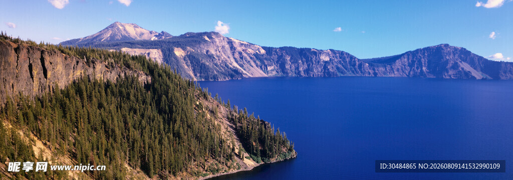 壮丽火山湖美景