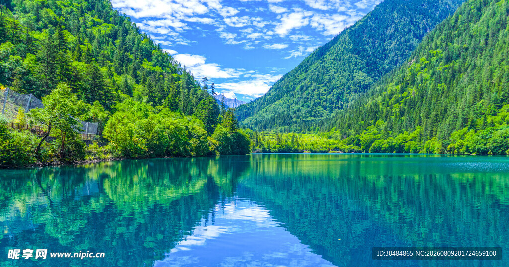 梦幻蓝湖