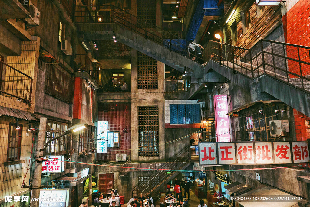 复古风城市街巷夜景