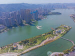 城市河畔风光俯瞰美景