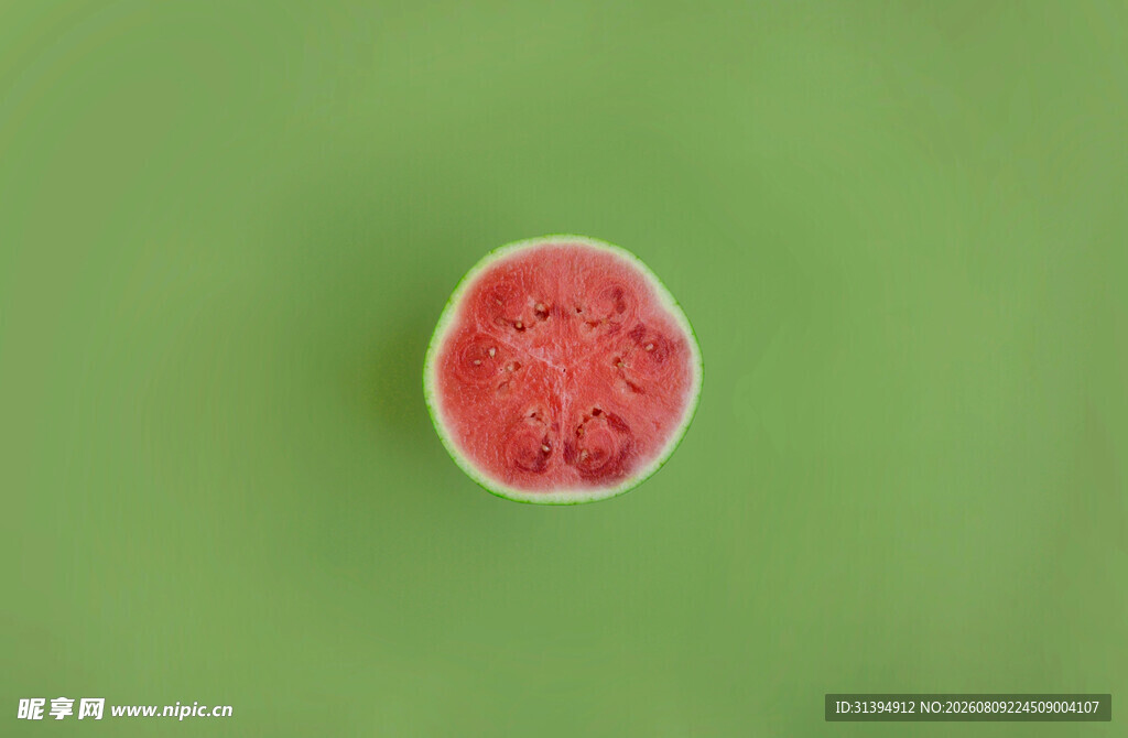 绿色背景上的半颗西瓜