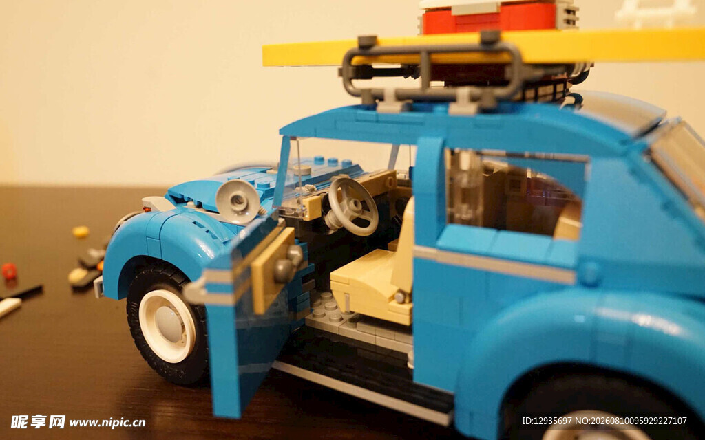 蓝色玩具警车