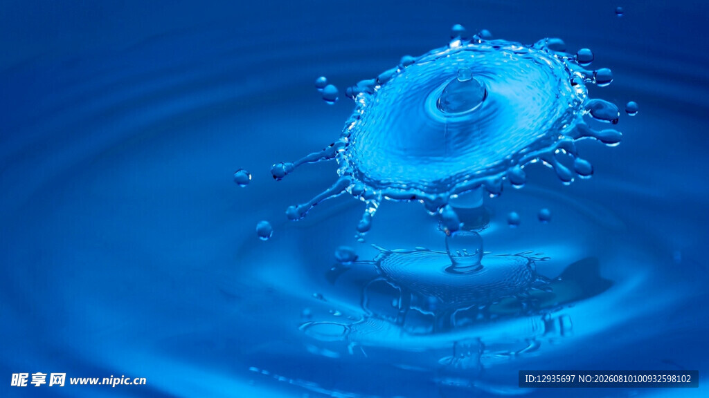 水滴落水