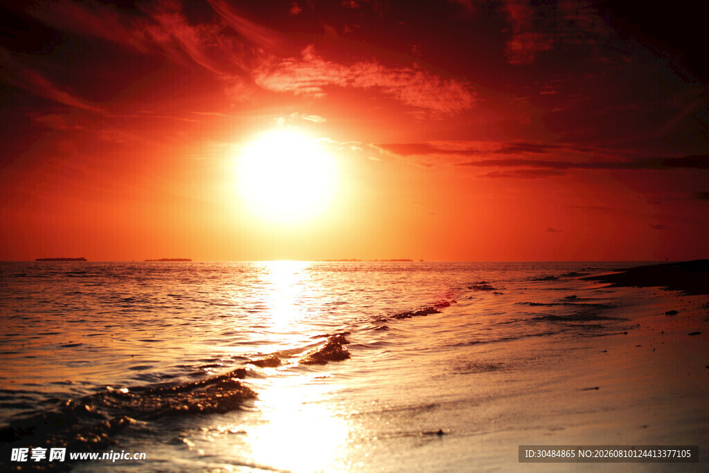 夕阳下的海边美景
