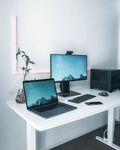 现代简约风办公桌面布置