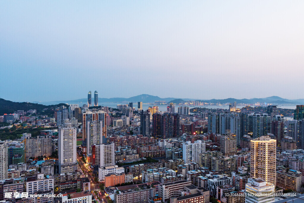 厦门城市天际线黄昏美景