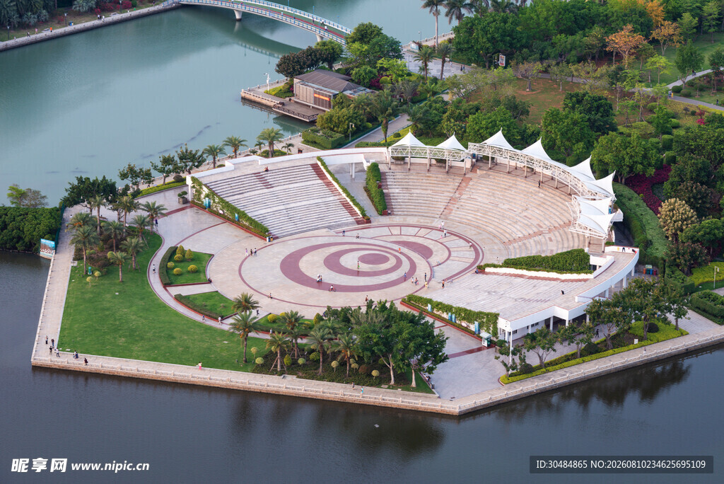 厦门湖畔圆形景观建筑