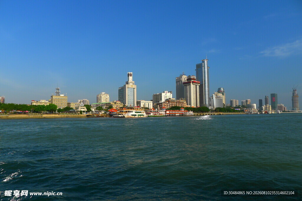 厦门城市天际线与水域景观