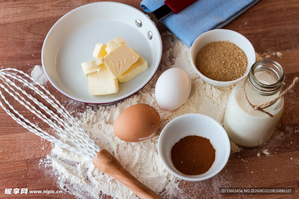 烘焙食材与工具的温馨组合