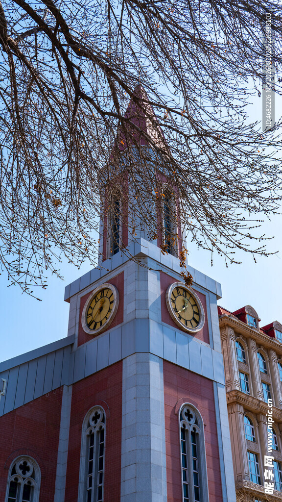 天津金汤桥会师公园钟楼建筑特写