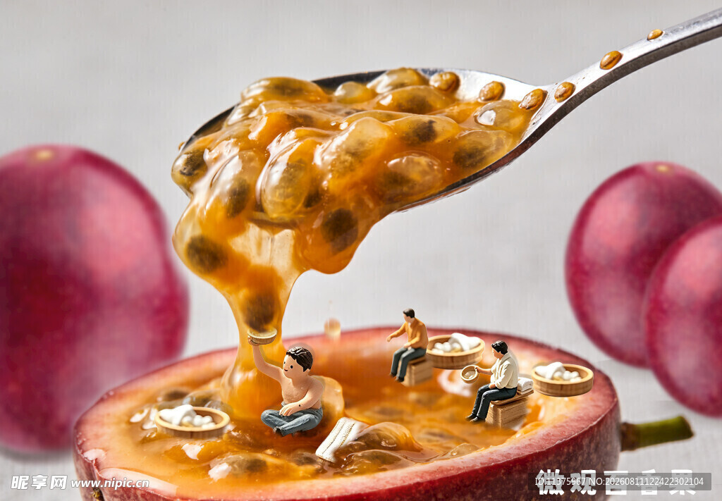 百香果果肉勺子舀出瞬间