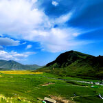 草原青山蓝天美景图