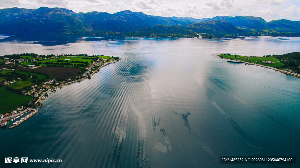 壮丽湖景与岛屿风光