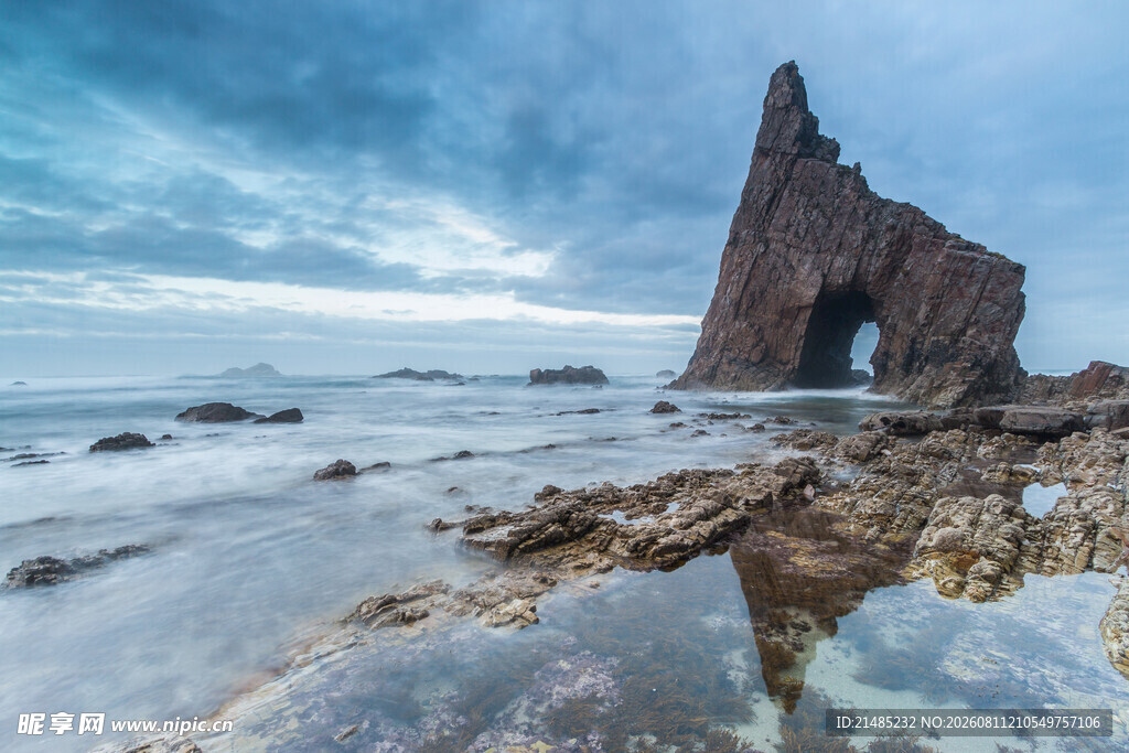 海边奇特岩石景观