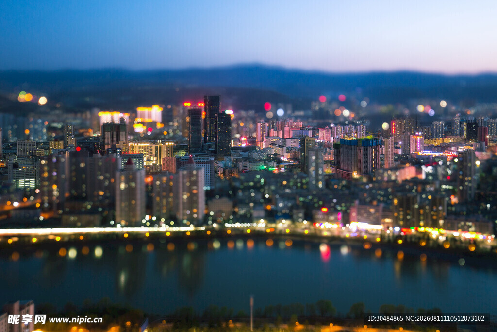 兰州璀璨夜景与波光粼粼
