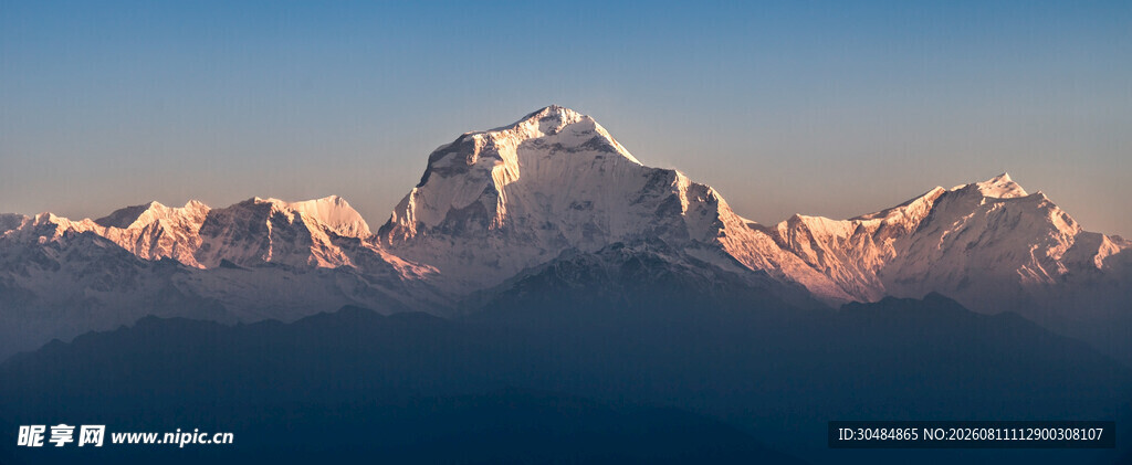 壮丽雪山日出美景