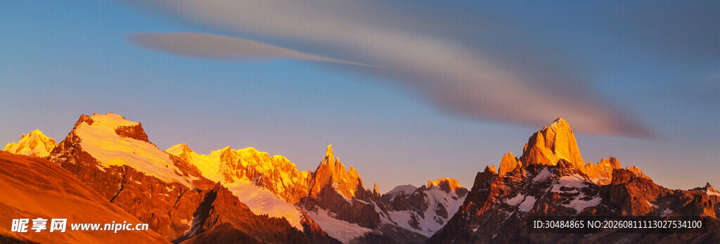 壮丽雪山日出美景