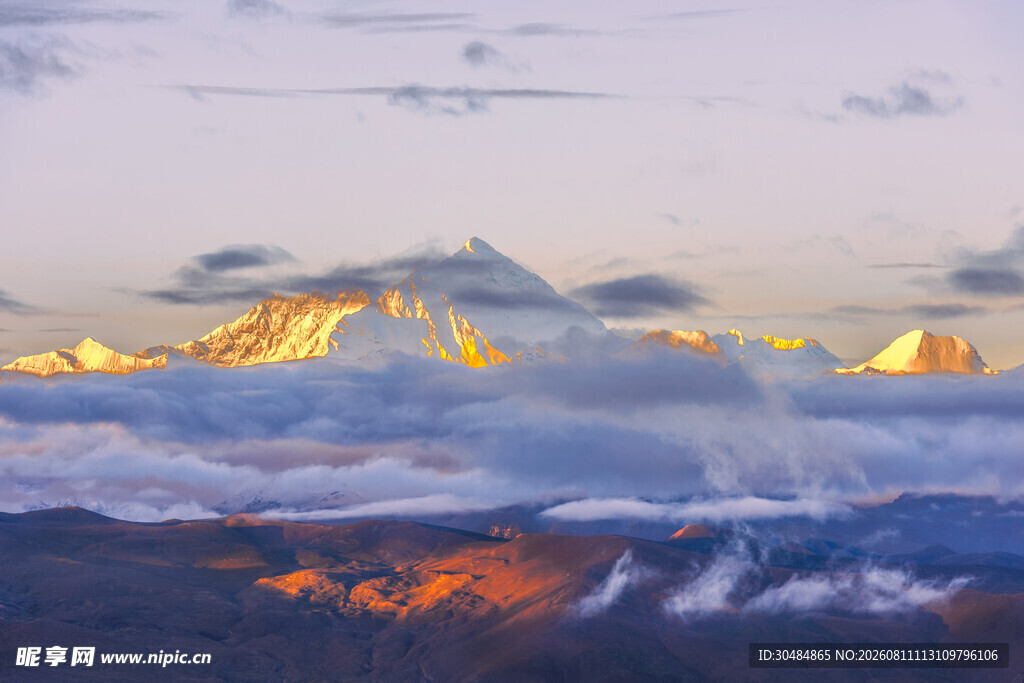 壮丽雪山日出美景