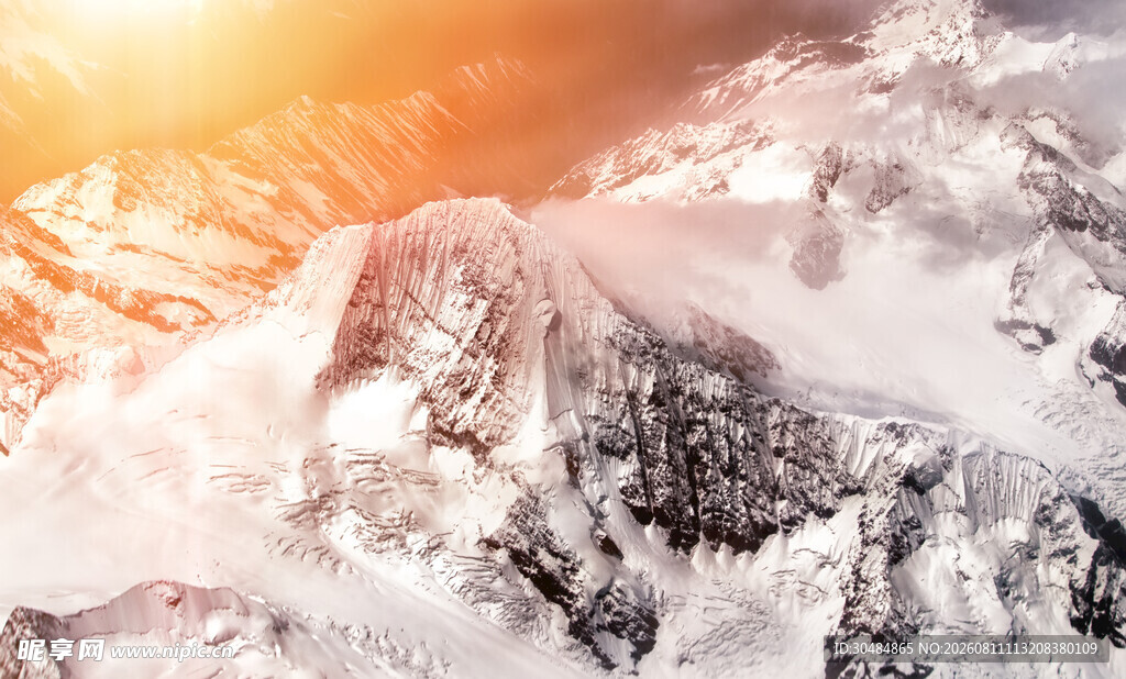 壮丽雪山日出美景