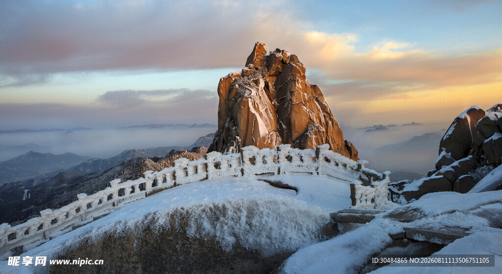 雪后山间壮丽石景奇观