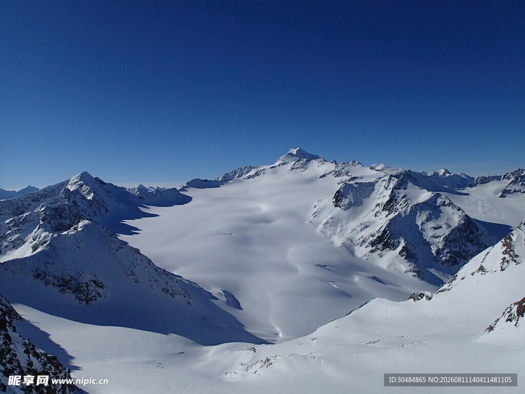 壮丽雪山景观