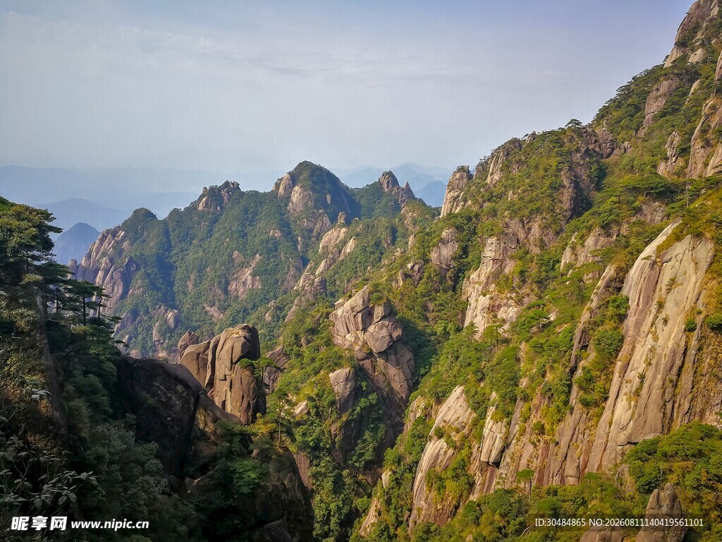 壮丽山景尽显自然之美