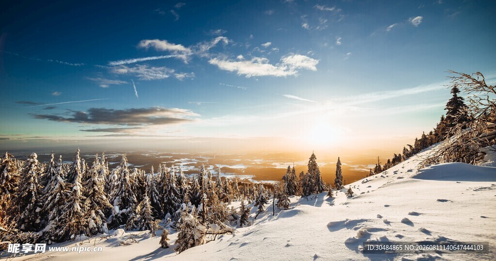冬日雪山壮丽日出美景