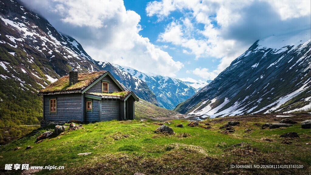 山间小屋自然美景