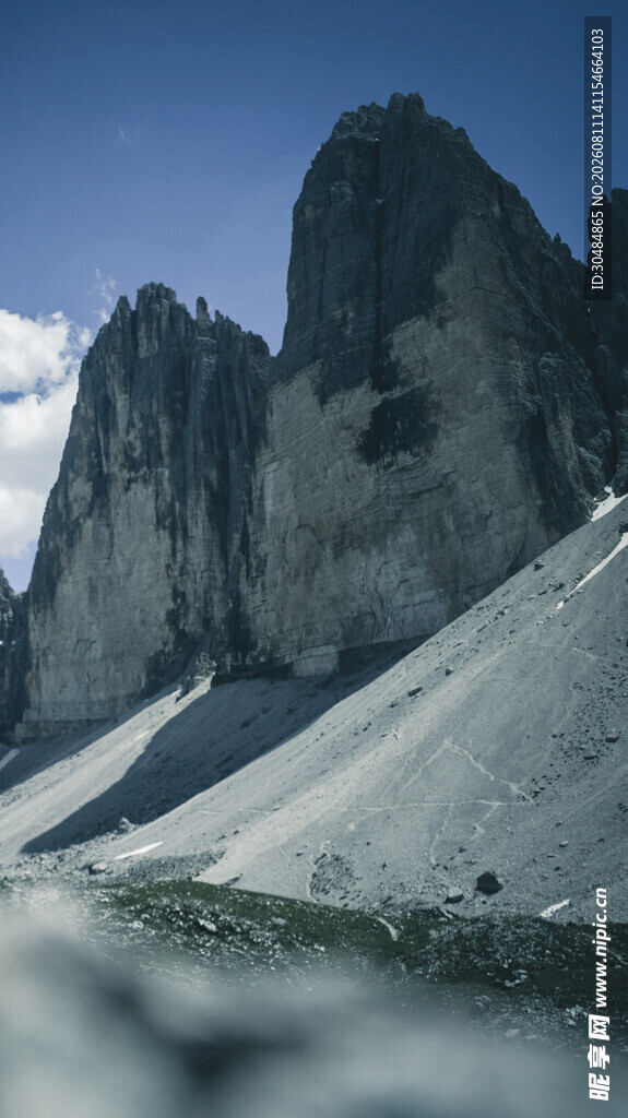 巍峨雪山奇峰