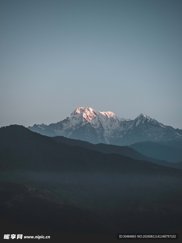 壮丽雪山远景