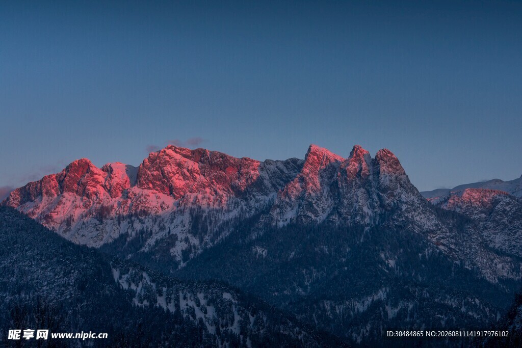 夕阳下的壮丽山景