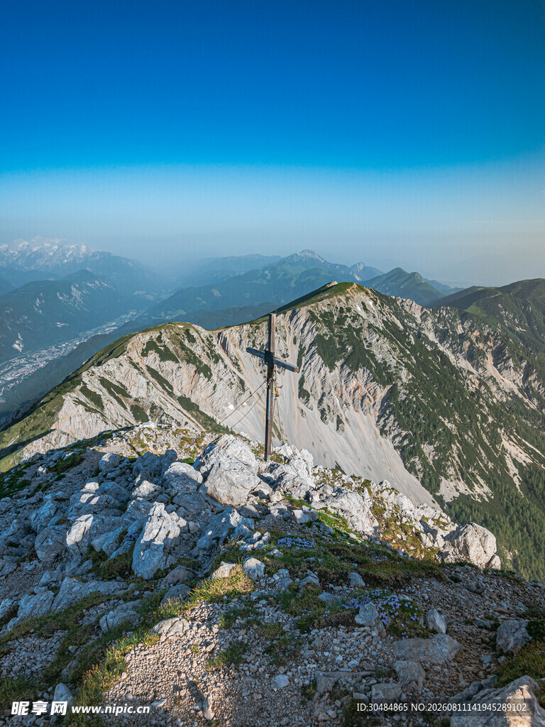 高山壮丽景致