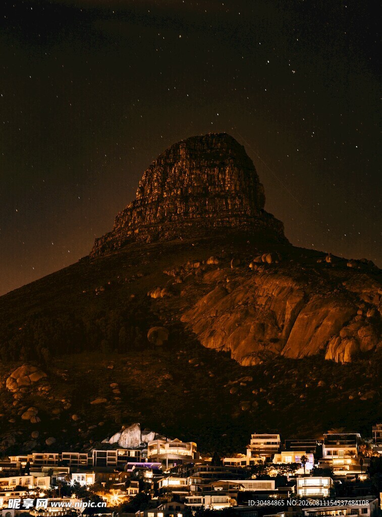 夜幕下的山城景观