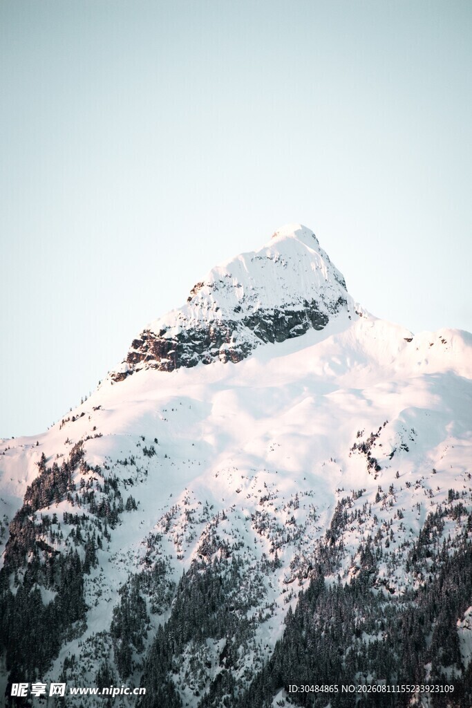 巍峨雪山壮丽景致