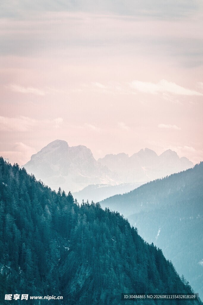 山间暮色山林美景