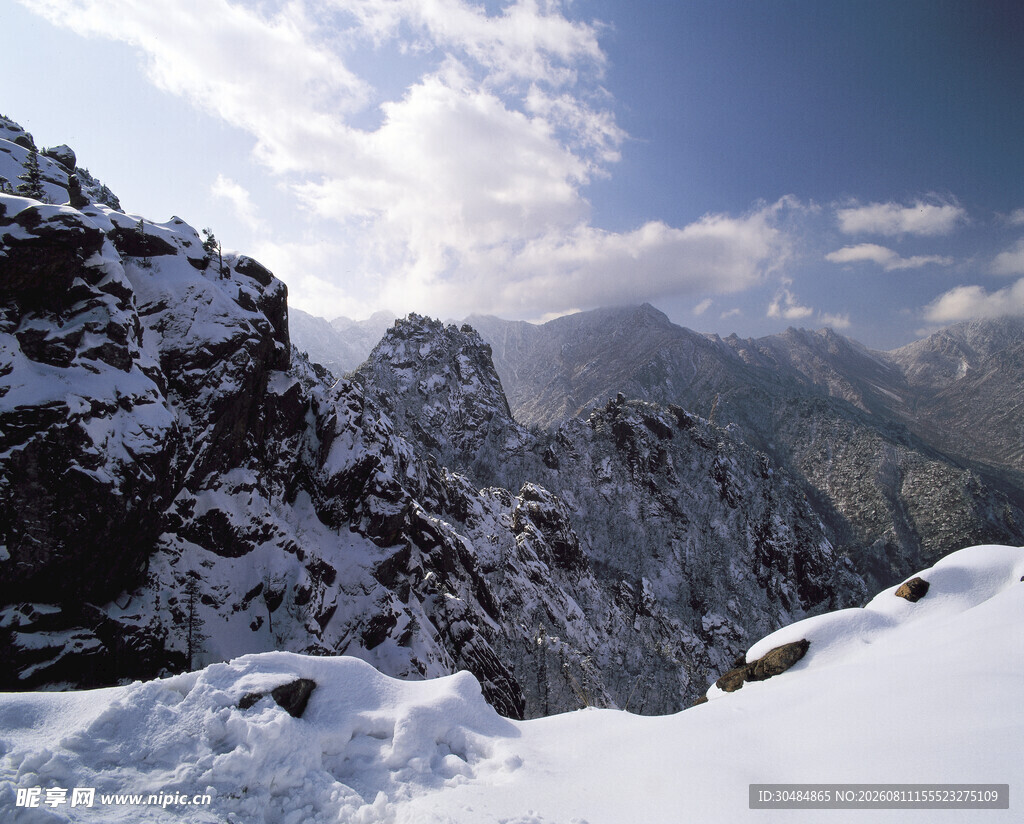 雪山壮丽景观