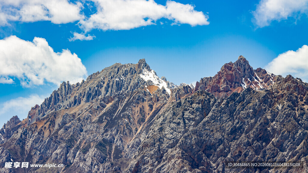 壮丽巍峨的高山景观
