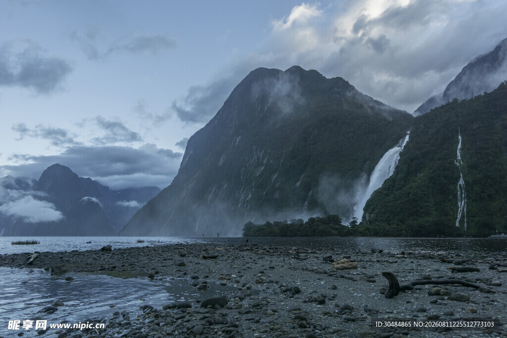壮丽峡湾山水景观