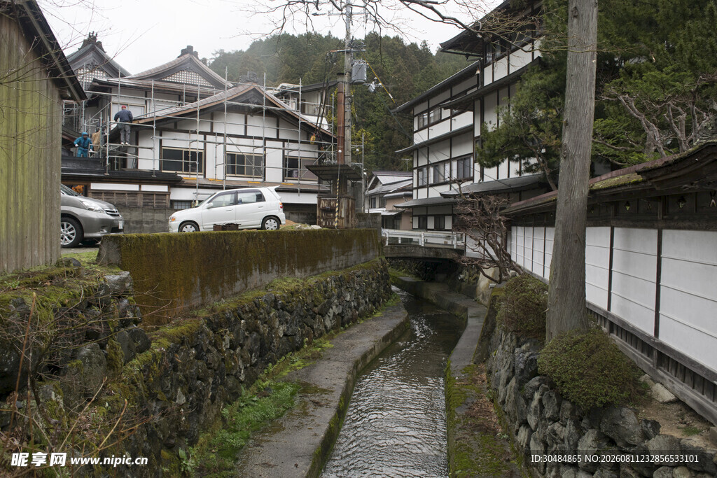 日本乡村小巷溪流景象
