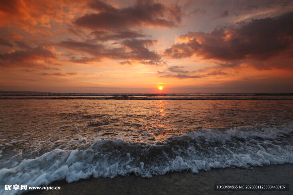 海边日落海浪美景