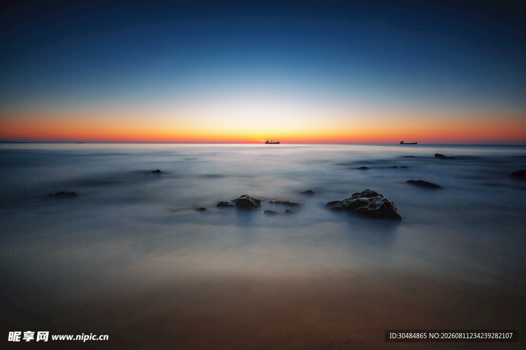 海边日出静谧美景