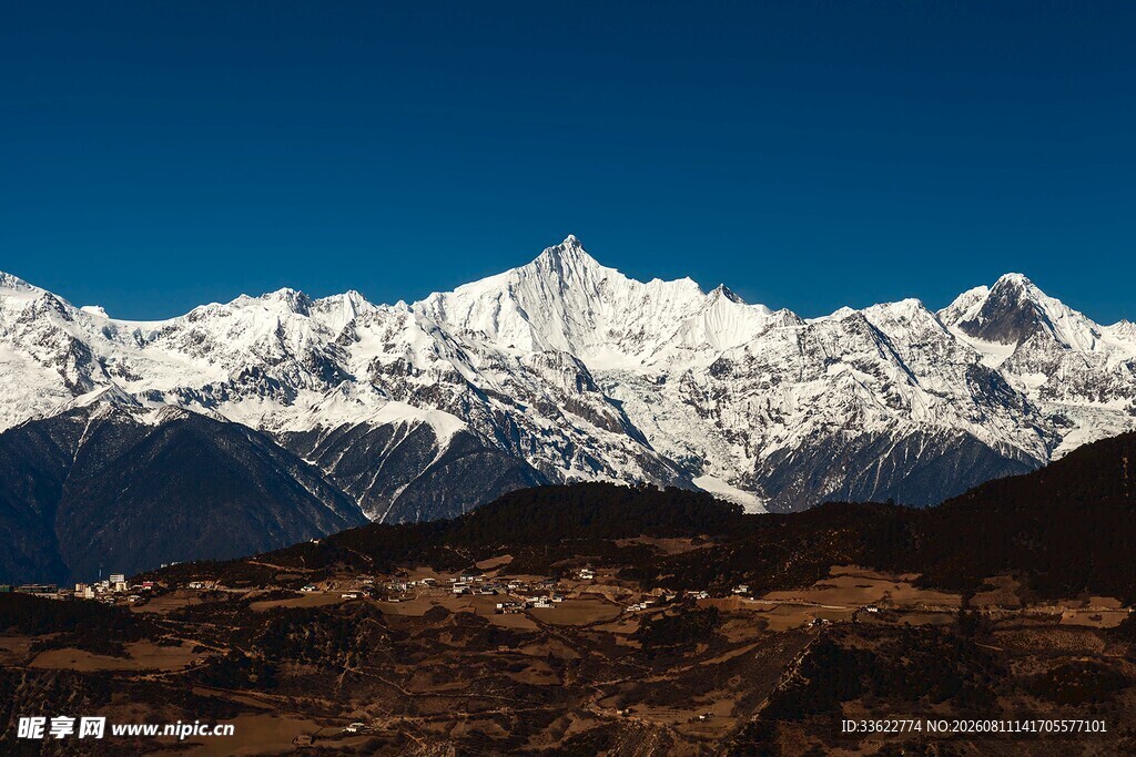 壮丽雪山景观