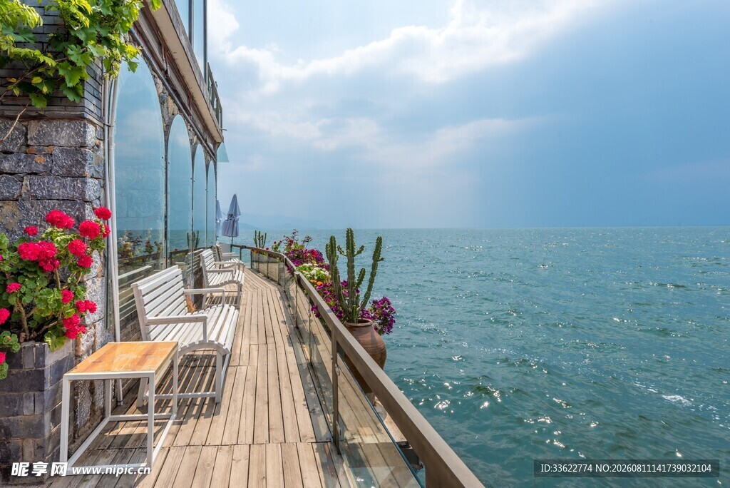 海边木质露台浪漫景致