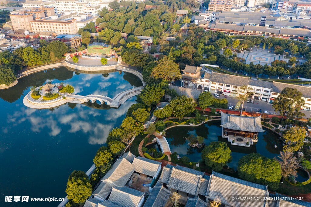 城市中的水域景观鸟瞰