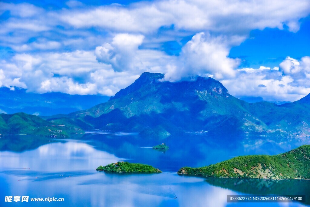 美丽湖山风景如画