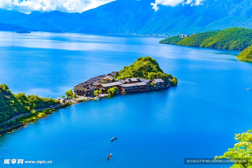 美丽湖心岛 山水相映成趣