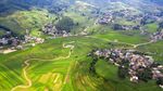 航拍山间村落与梯田美景