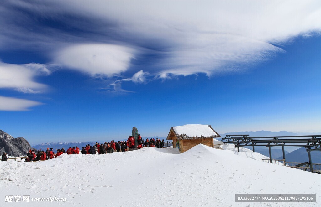 雪后山顶美景