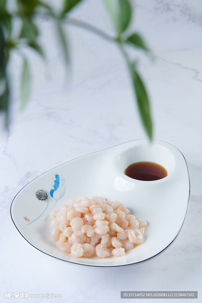 虾仁配蘸料精致小食