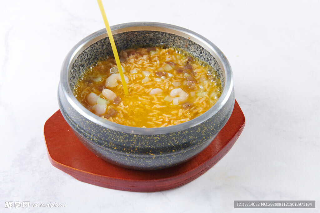 银碗盛的美味石锅香米
